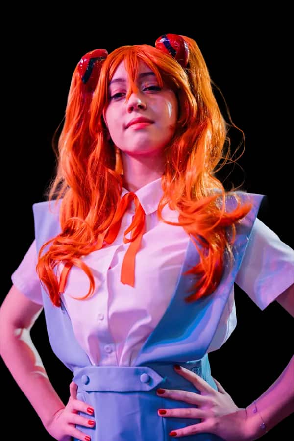 Anime qahramoni obrazidagi kospleyer